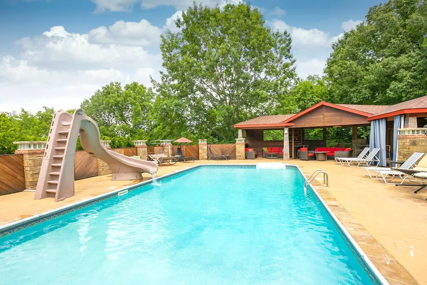NEW!”Outdoor Oasis” Pool, Hot Tub, Firepl, 6 bedr - Image 1