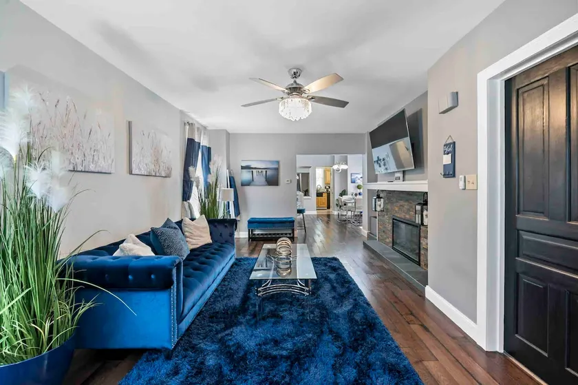 Stylish, entire 3-bedroom, 1.5 bath, single house. - Image 1