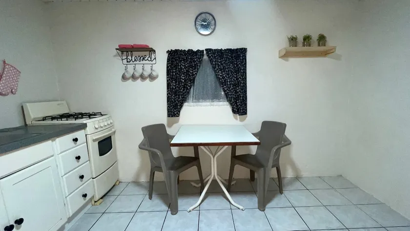 Dahlia Room - Image 1