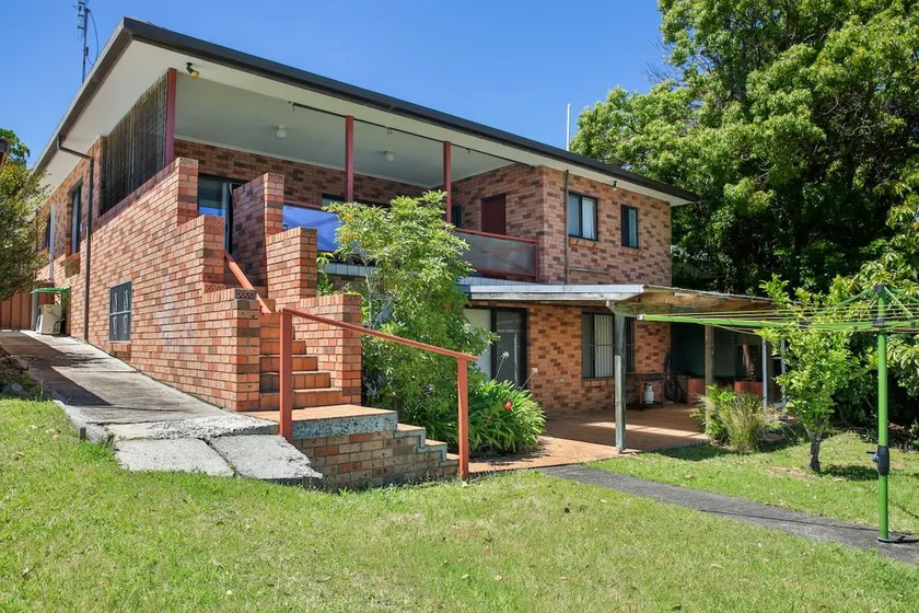 Bayview I Absolute Waterfront with Jetty I 5 Mins to Hyams Beach - Image 1