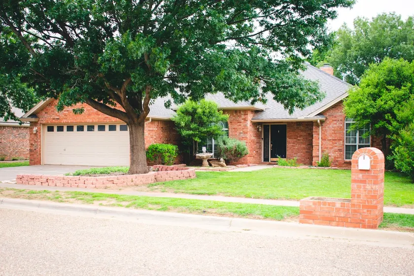 Happy 3 bedroom 3 bath home to relax and enjoy. - Image 1