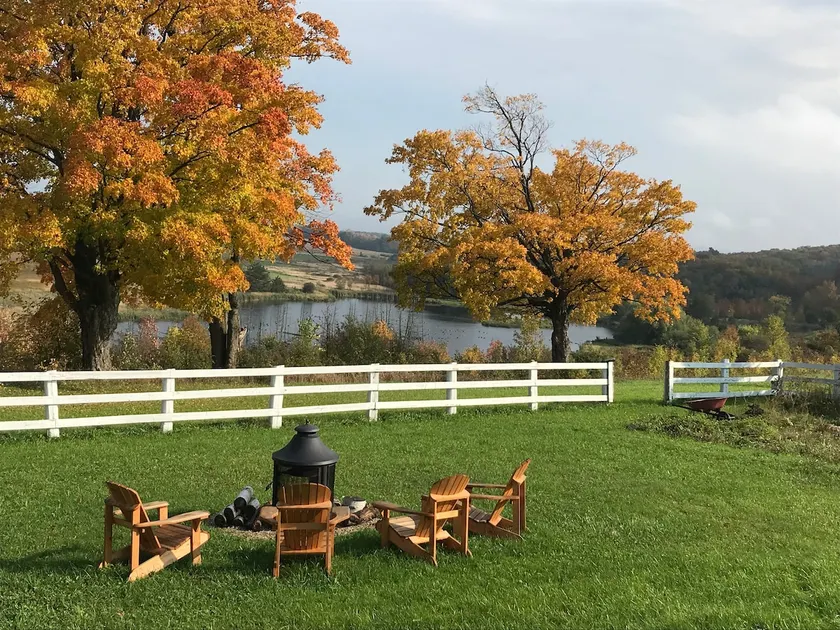 ”Wine Down” in Scenic Grey Highlands - Image 1