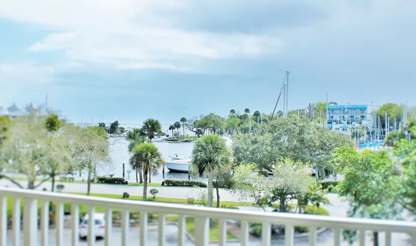 Spectacular Views of Melbourne Harbor, Enjoy Boating Activity from your Balcony! - Image 1