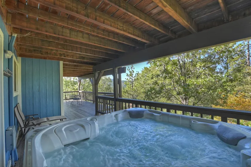 Heavenly Pines Lodge w/Hot Tub, AC and mtn views - Image 1