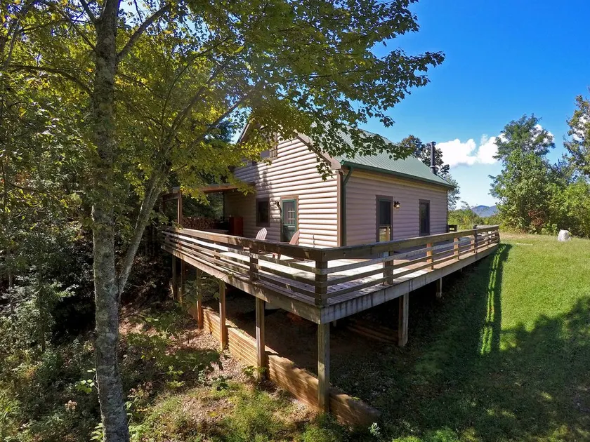 22 acres Inquire about longer stays - Image 1
