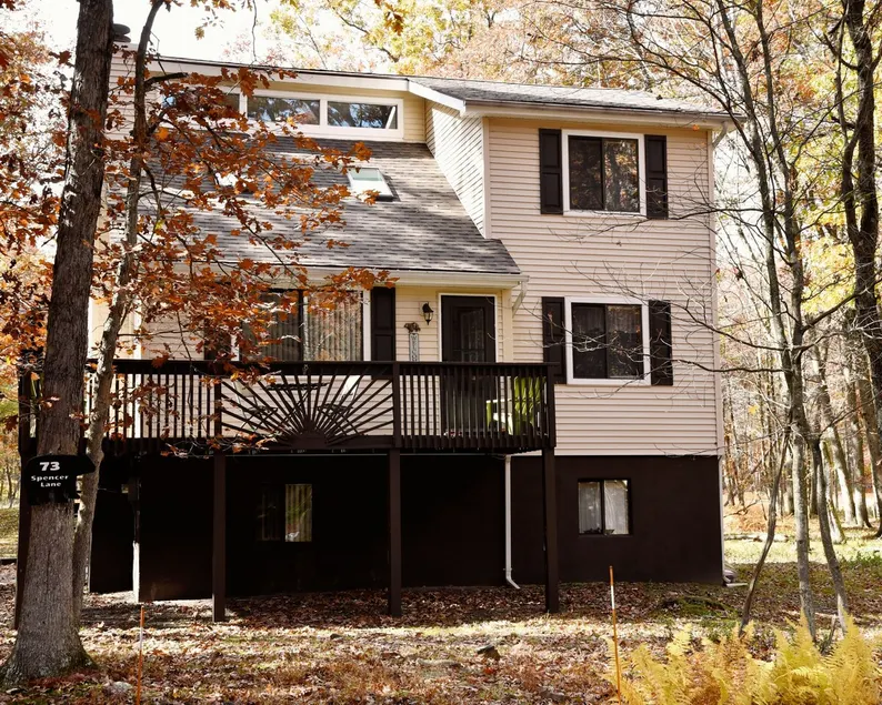 Game room/fire place/close to hiking - Image 1