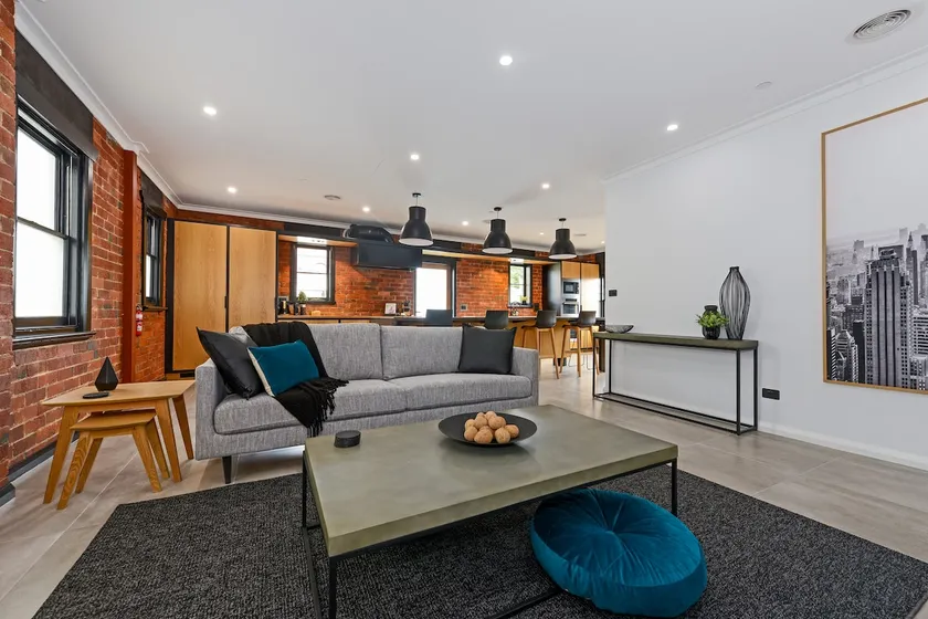 Designer Living within Historic Art Deco Building - Image 1