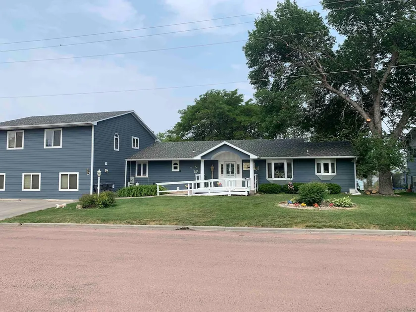 Riverview Whole House Rental 9 rooms sleeps 22 - Image 1