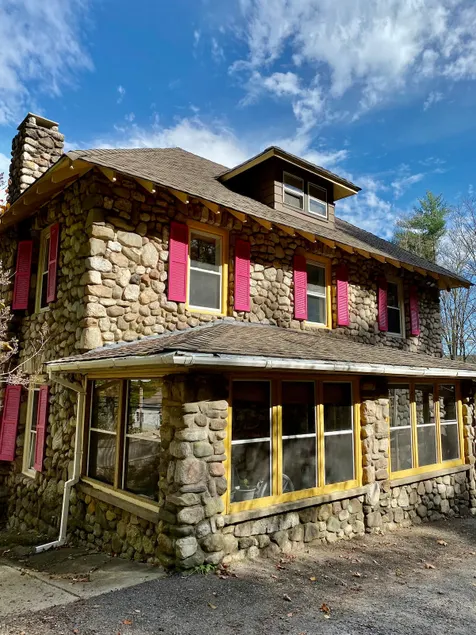 Big stone country house - Image 1