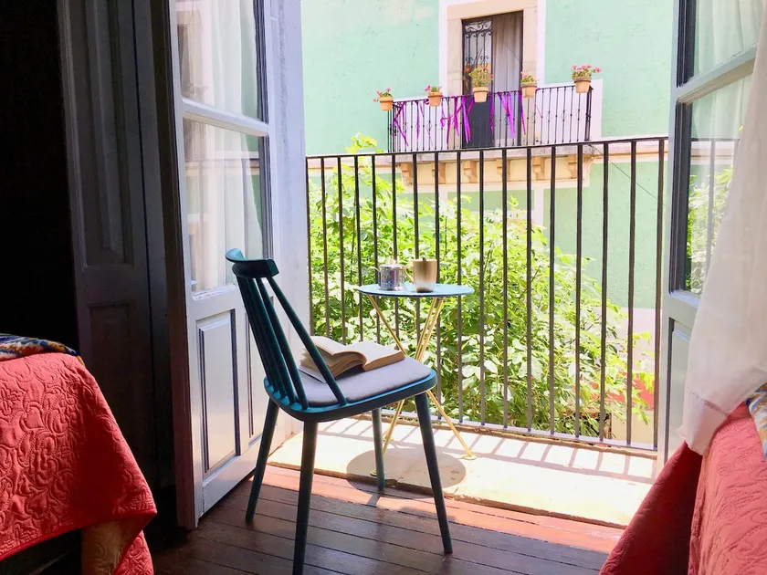 Downtown/PRIVATE BALCONY/FAST WIFI/4 GUESTS - Image 1