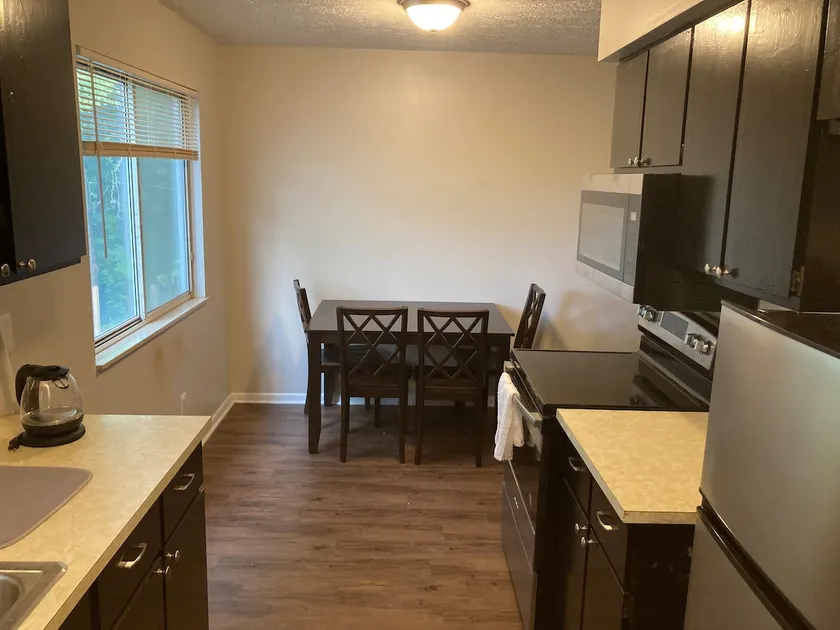 2 bedroom townhome - Cromwell Place 11 - Image 1