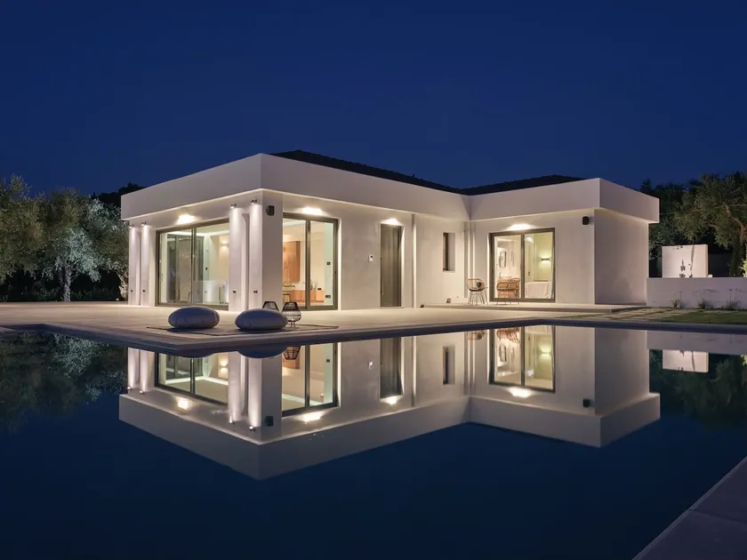 Drallos Luxury Villa - Private Heated Pool & Sleeps 15, by ZanteWize - Image 1