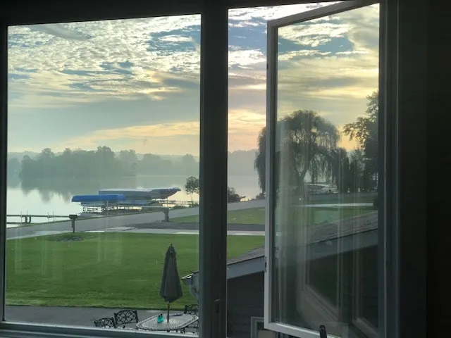 An Escape from City Life - Come to the Lake - Image 1