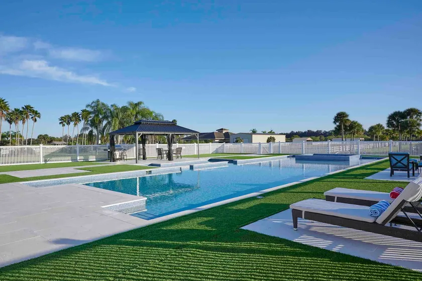 🐴 Private Estate overlooking 60 acre horse farm 🐴 - Image 1