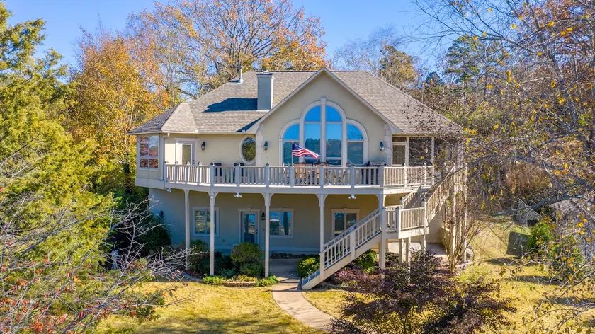 Bayou Lake House on Lake Hamilton - Image 1