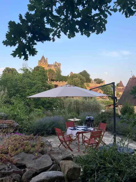 Stone house facing Montfort Castle, garden - Image 1