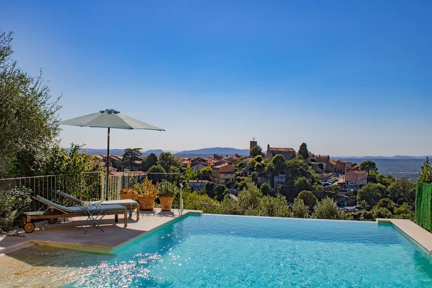 220sqm Villa | Pool, Panoramic View, 4 Bedrooms - Image 1