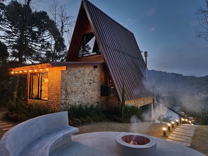 Romantic Chalet with Hot Tub and Lake View - Image 1