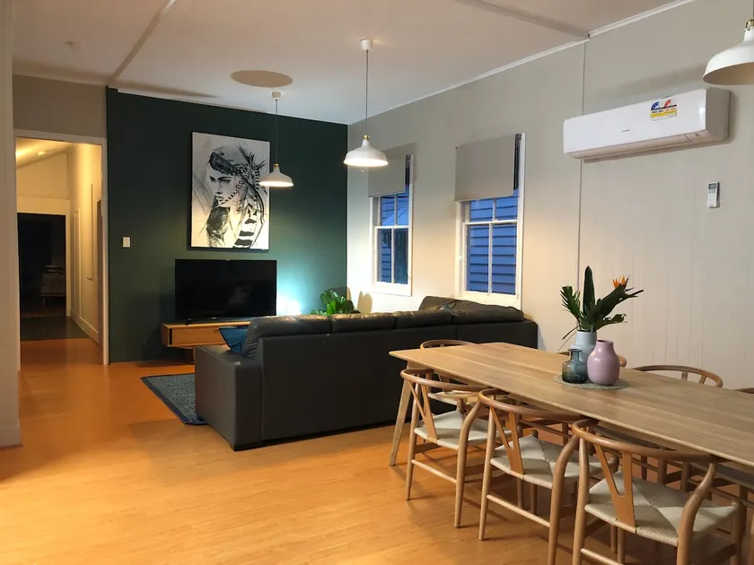 5 Bed 2 Bath Spacious Home, Abode on Kent - Image 1