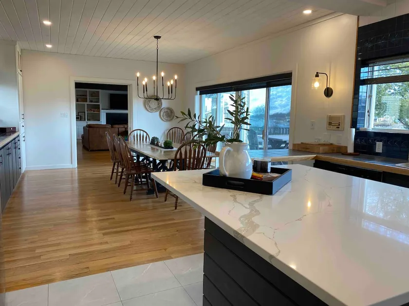 Riviera Lodge - Large Renovated Waterfront Property - Image 1