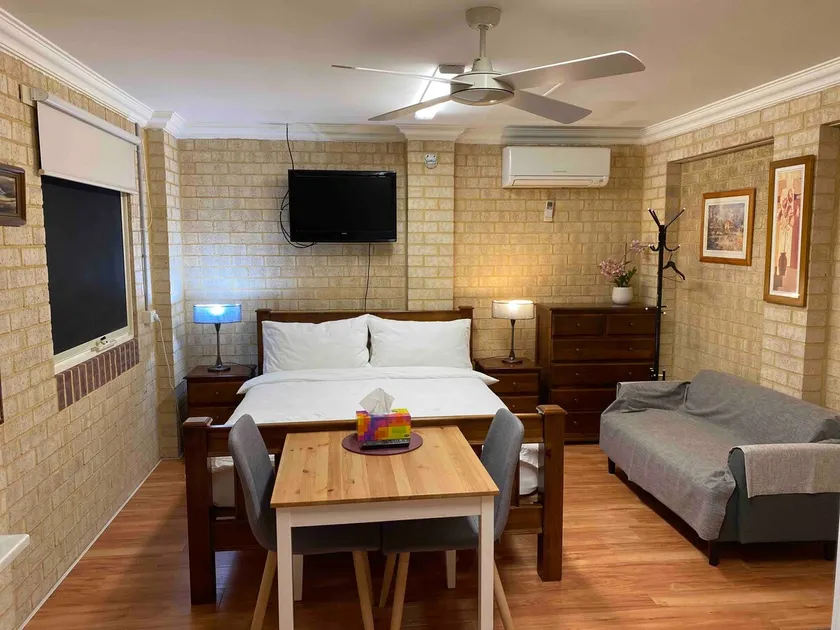 Entirely yours Lovely Cosy Guesthouse - Image 1