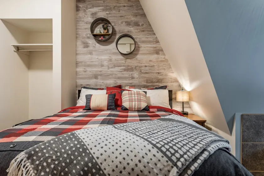 Popular Pinnacles Condo w/hot tub Pet Friendly - Image 1