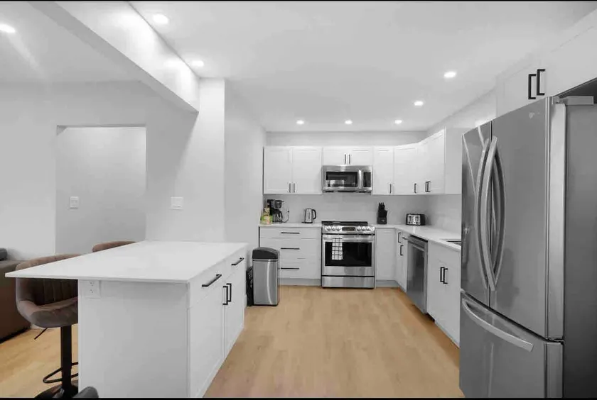 3BR Bungalow | North-Central Peterboro | Sleeps 8 - Image 1