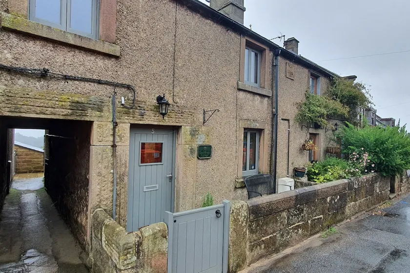 Carpenters Cottage, Elton in the Peak District - Image 1