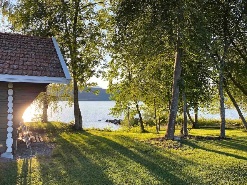 Newly renovated - unique location - private bathroom and outdoor shower - Image 1