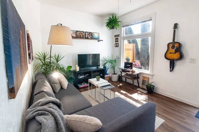💙of City | Easy parking | Private yard + King Bed💙 - Image 1