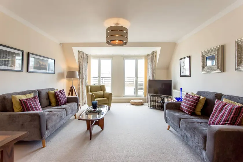 JOIVY Inviting Apartment near Leith Walk - Image 1