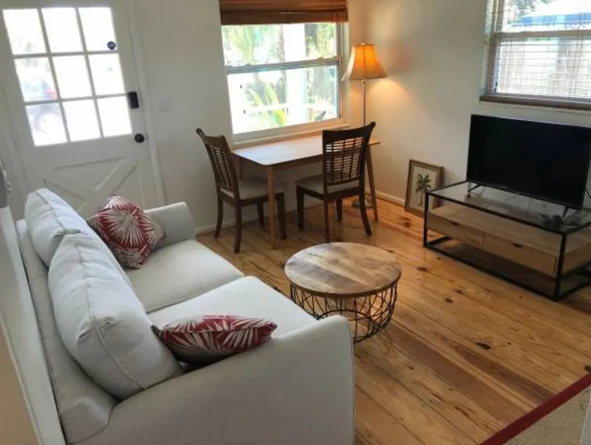 Private Suite near the Beach - Image 1