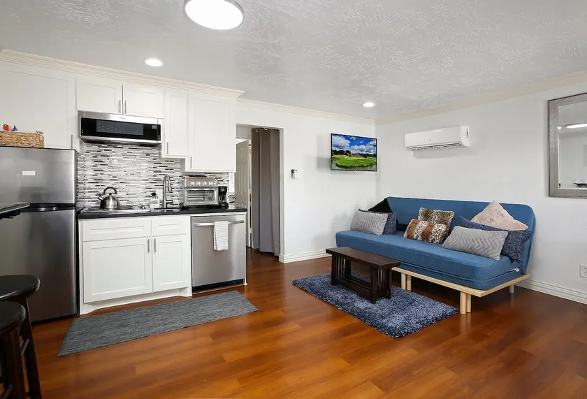 Live & Play in River Oaks / Heights - Image 1