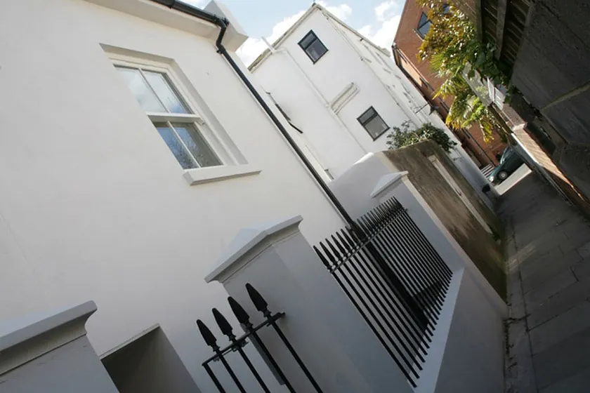 Central Brighton Stunning Townhouse with Parking, Fast Wifi & Garden - Image 1