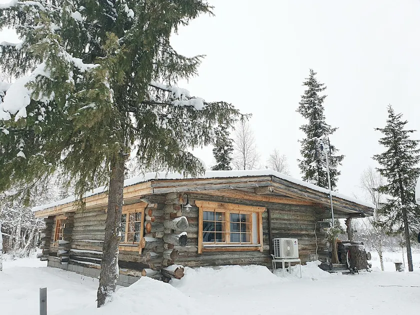 Aurora Ounas cottage 2 by river - Image 1