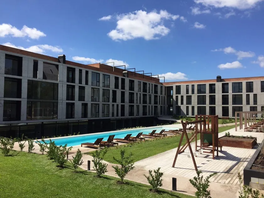 Pilar Apt swimming pool, park&gym 10’ Pilar Centre - Image 1