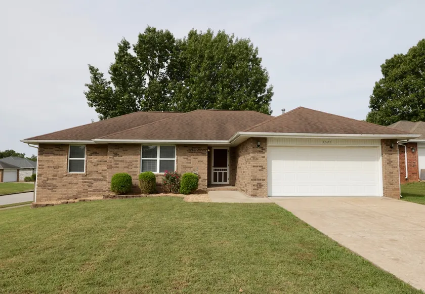 Battlefield Place 3 BR/2 BA King Bed, Sleeps 10 - Image 1