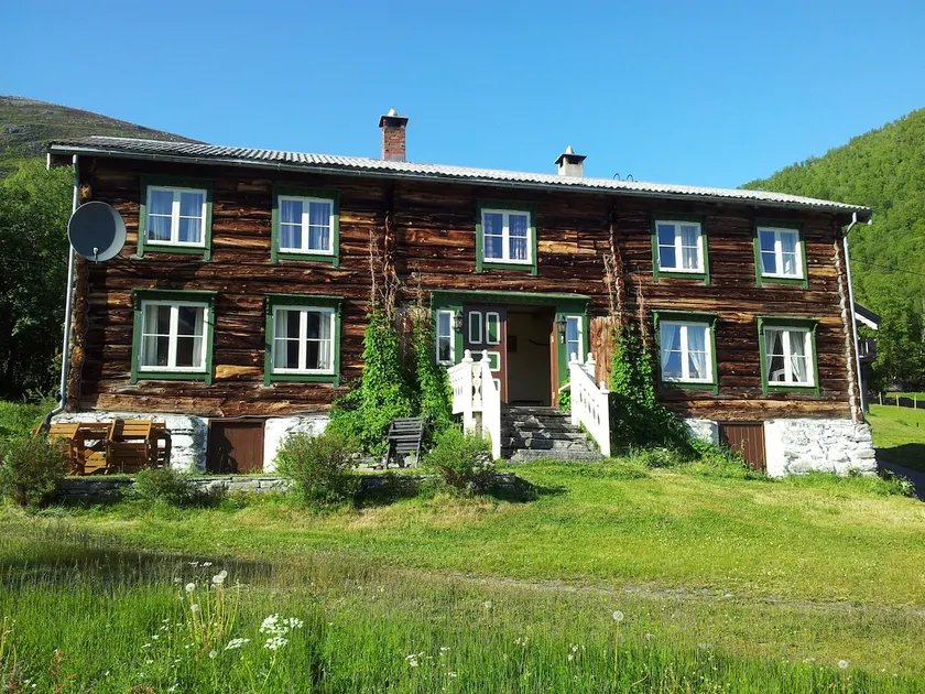 Log house with soul in Storlidalen... - Image 1