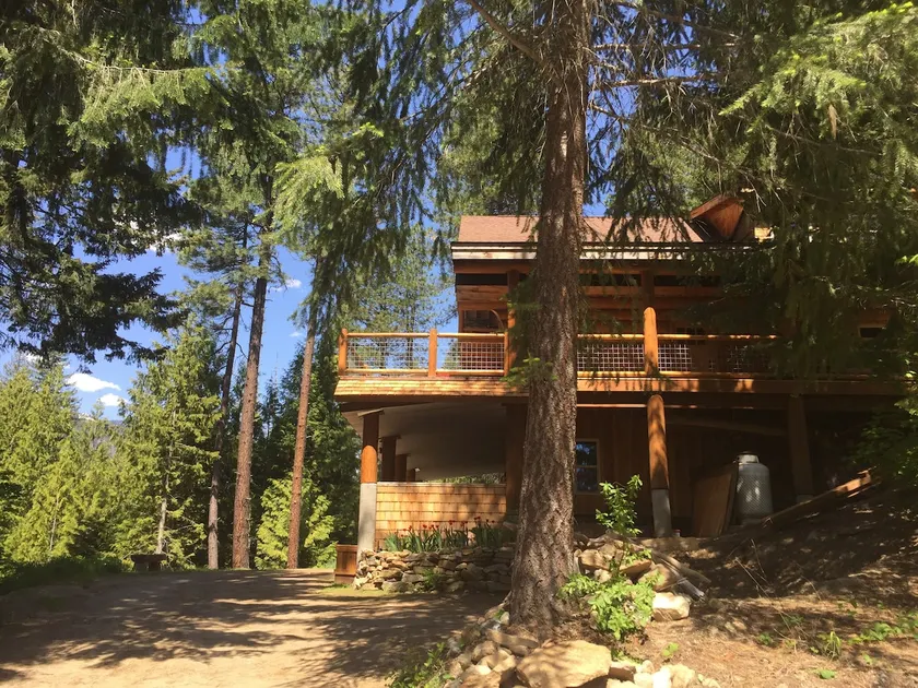 Lodge on the Rock a cozy retreat by the Wht River - Image 1