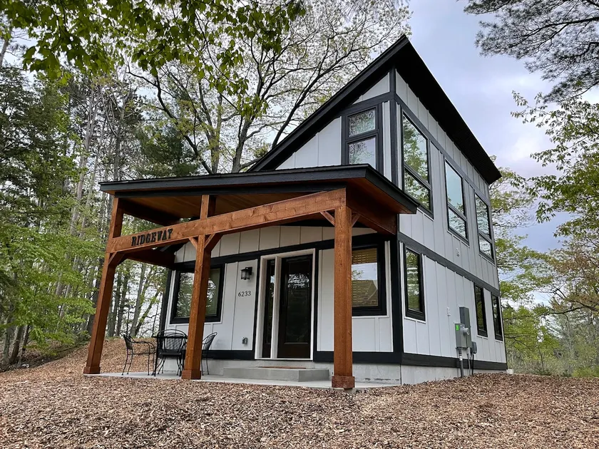 Ridge Way | Walk to Glen Arbor | Pet-Friendly | Close to Sleeping Bear Dunes - Image 1