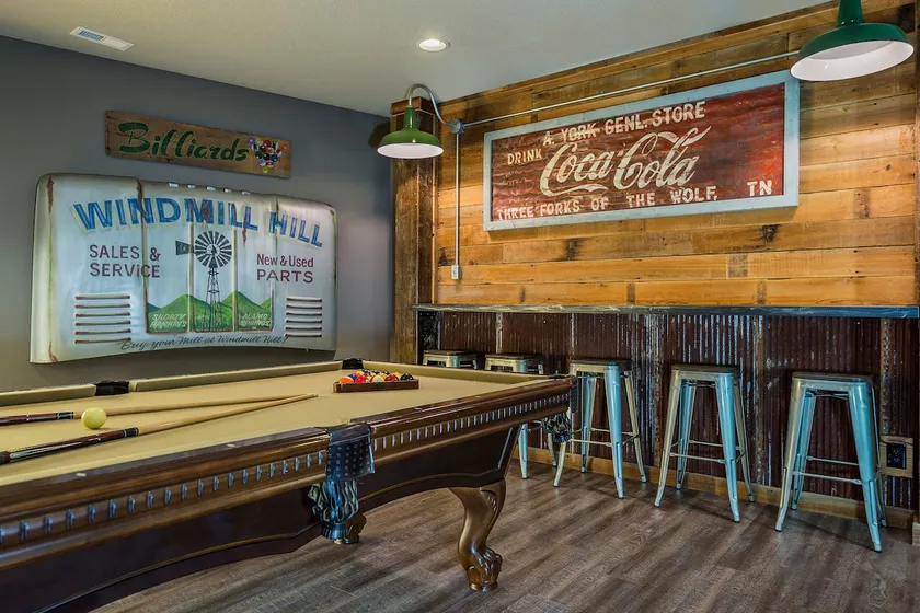 THEATER ROOM!! Pool Table! Dining Seats 20! - Image 1