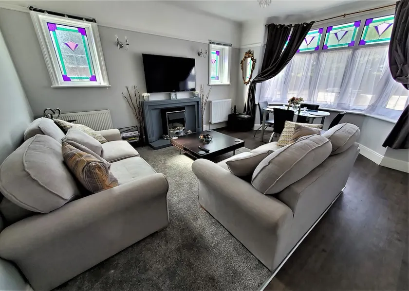 Queens Park - 2 dble bed garden flat with ensuite - Image 1