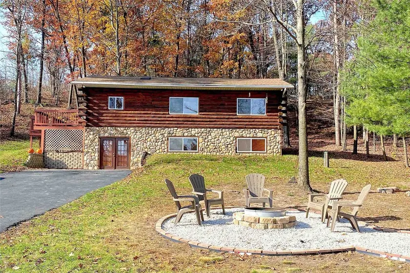 Modern Folk Cabin, Mins From Wisconsin Dells. - Image 1