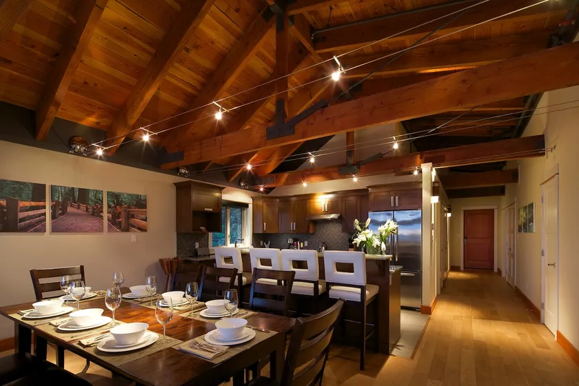 Ocean View Penthouse on Salt Spring Island - Image 1