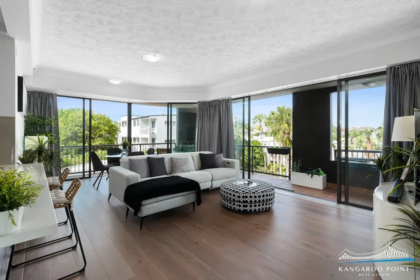 Spacious Three Bedroom Unit with Parking & Wifi - Image 1
