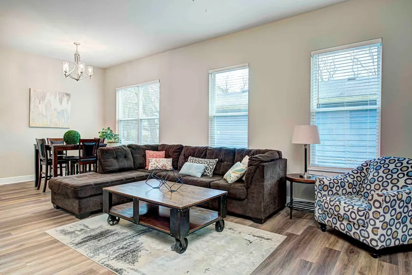 Centrally Located GEM Cozy & Close To Everything!  - Image 1