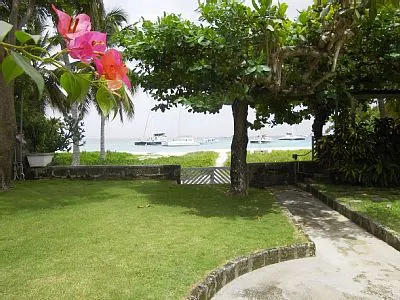 Twin Palm, on the Beach,  Garden Apartment - Image 1