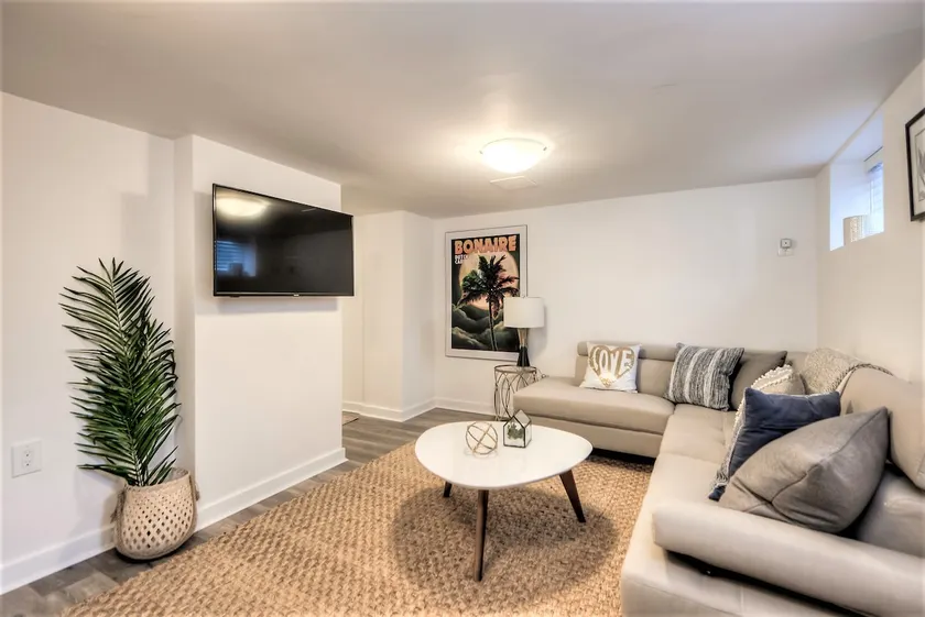 CY3 Icing on the Cake--Chic DT Basement Unit - Image 1