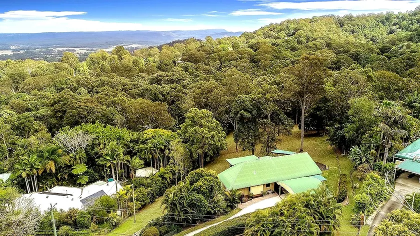 Noosa hinterland acreage close to the beach - Image 1