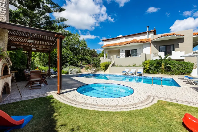Alonia Villa, piscine de 50m2, piscine pour enfants, proche des commerces! Vues magnifiques! - Image 1